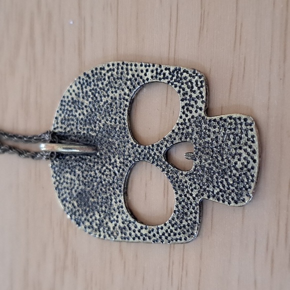 !!LAST CHANCE!!⛄️Vintage Bronze Colored Sugar Skull Necklace - Picture 5 of 7